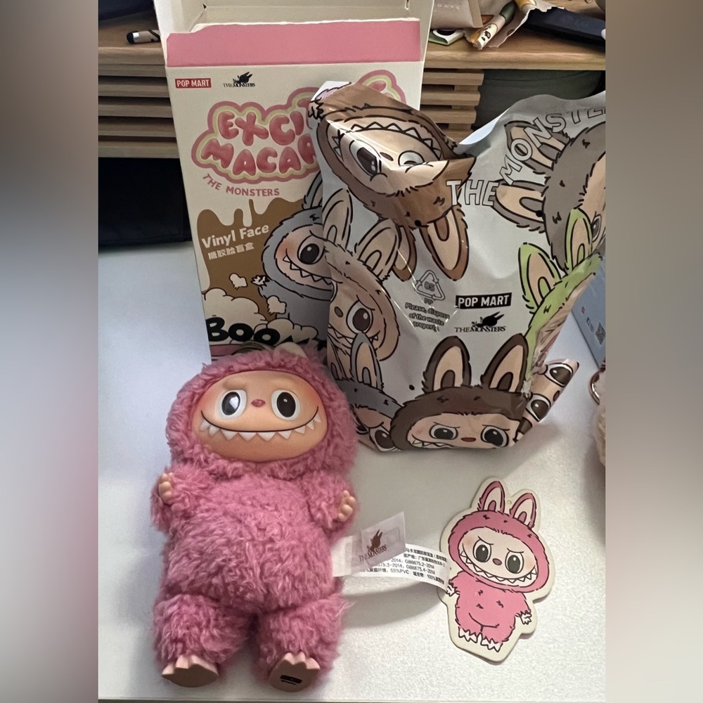 Authentic Lychee Berry Macaron Labubu